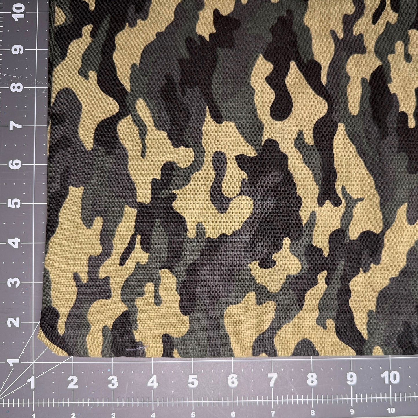 Sample Sale Collar - classic camouflage pattern