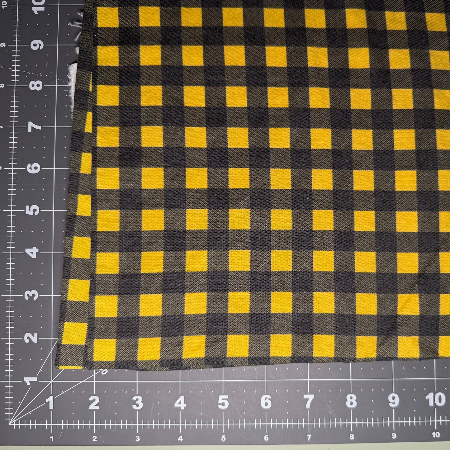 Sample Sale Collar - Black and yellow simple plaid