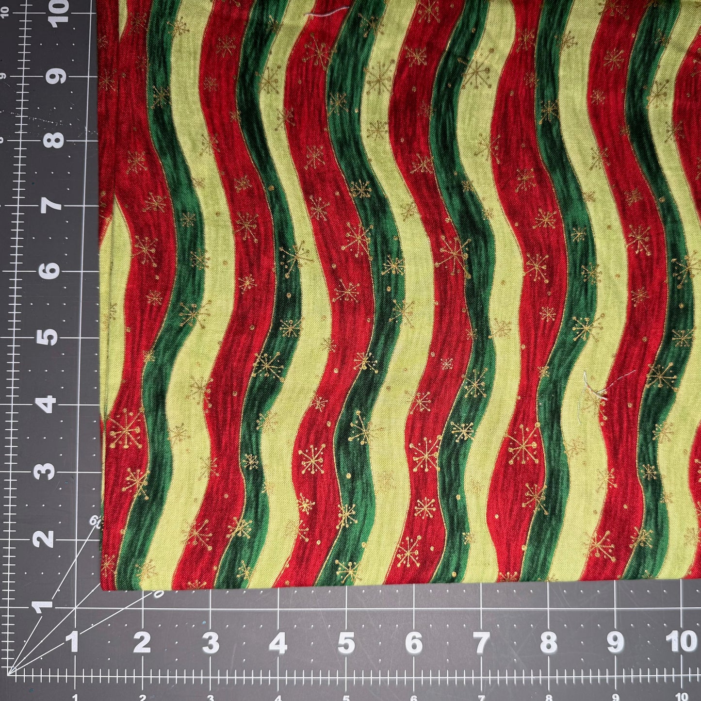 Sample Sale Collar - Gold snowflakes on red green wavy stripes
