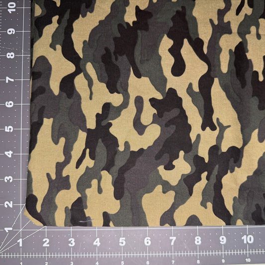 Sample Sale Collar - classic camouflage pattern
