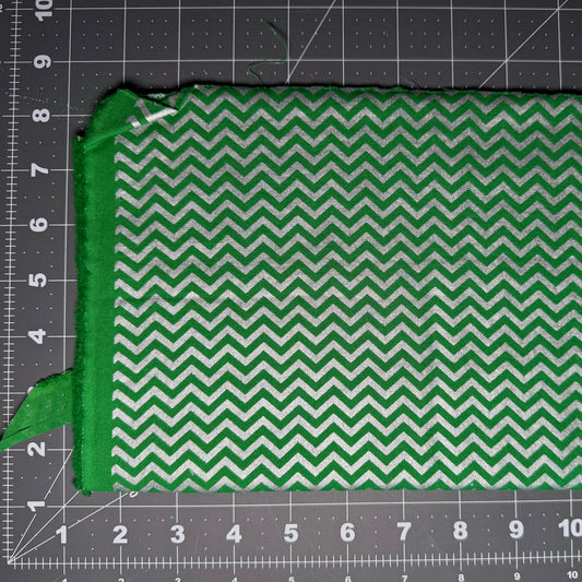 Sample Sale Collar - Metallic silver chevron on green