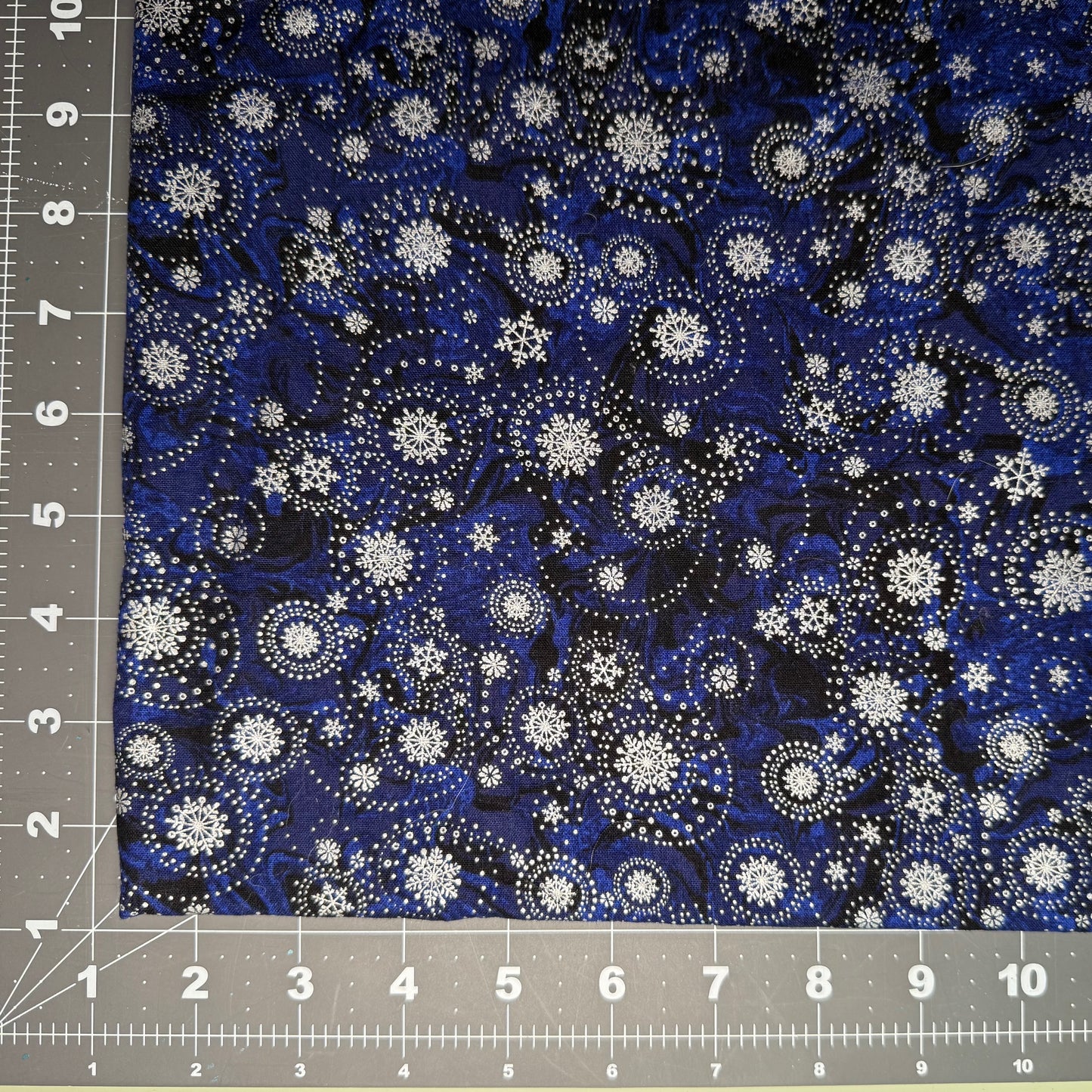 Sample Sale Collar - Metallic silver snowflakes on dark blue