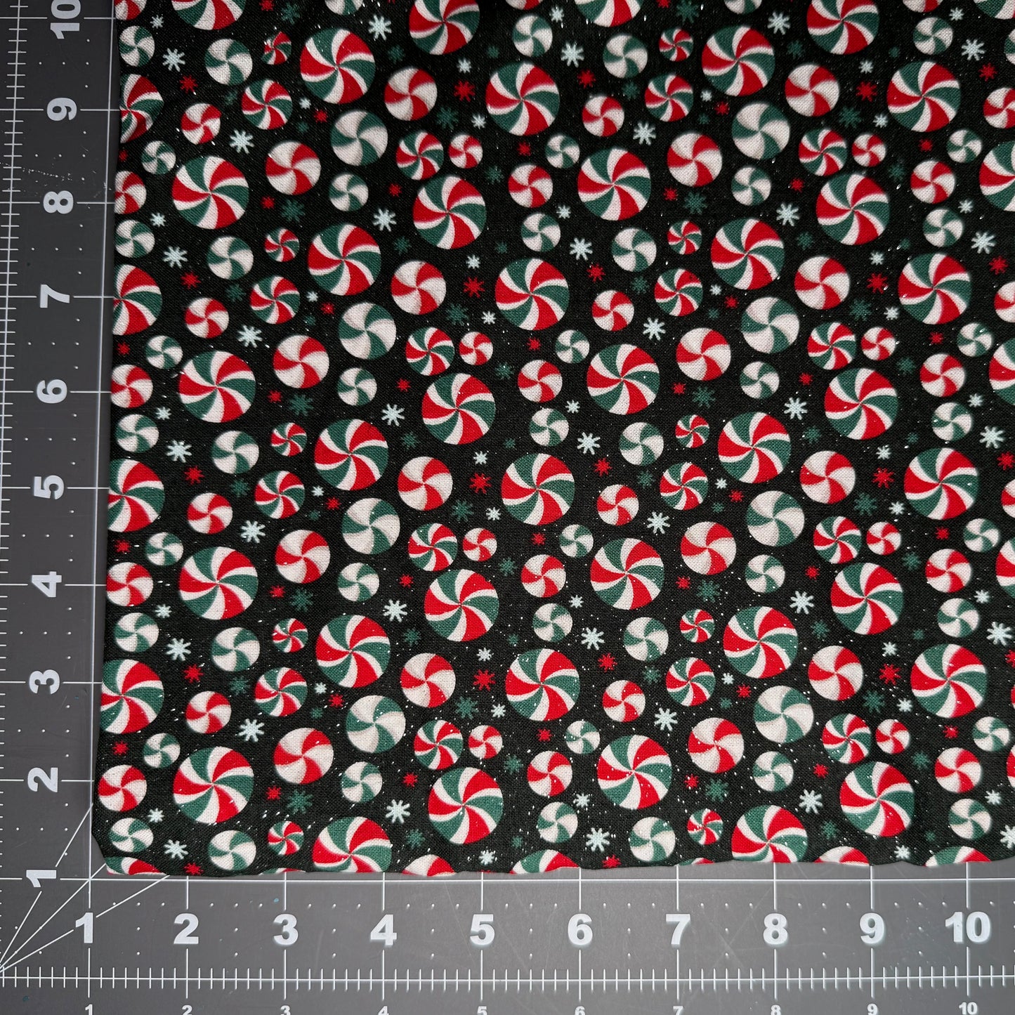 Sample Sale Collar - Christmas candy on black sparkly